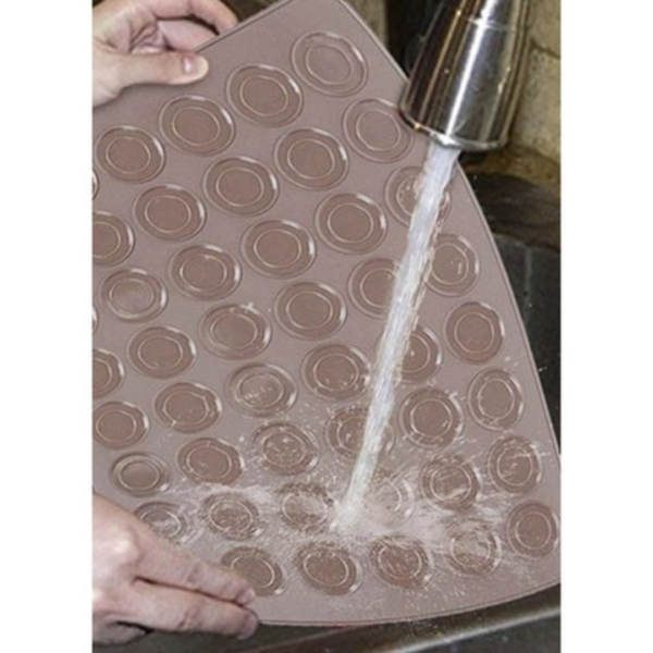 Forma de silicon pentru macarons sau alte prajituri Bootic 48 cavitati dimensiuni inel 22 mm si 35 mm 38.5 x 28.5 x 0.3 cm maro 4