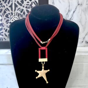 Colier cu pandantiv metalic din piele Poppy 98 2