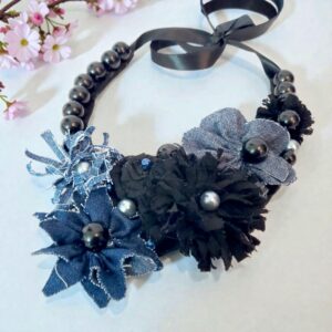Colier floral din blugi si perle Vonda 80C