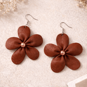 Cercei din piele naturala Latte XL Cercei din piele naturala model floare maro Latte XL 1