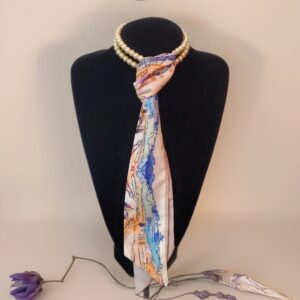 Colier din perle si esarfa de matase